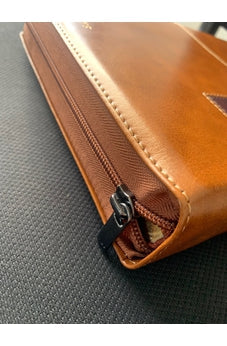 Image of Biblia RVR 1960 Letra Ultra Súper Gigante 19 Puntos Piel Marrón Duotono con Cierre e Índice