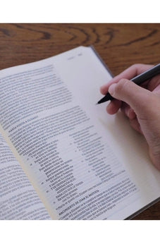 Image of Biblia NBLA Artística Tapa Dura Tela Canto con Diseño Letra Roja